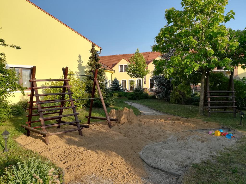 Penzion Siesta Valtice Exterior photo
